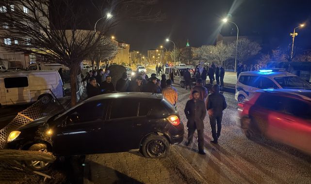 Erzurum'da zincirleme kaza! 3 araç birbirine girdi