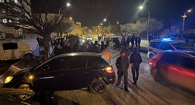 Erzurum'da zincirleme kaza! 3 araç birbirine girdi