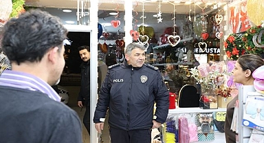 Erzurum  İl Emniyet  Müdürü  esnafla  bir arada