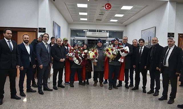 Erzurumlu ikizler Fransa’dan zaferle döndü