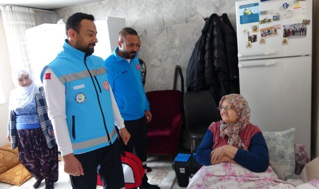 Evde sağlık ekibi 81 yaşındaki hastanın dişini başarıyla tedavi et