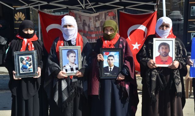 Evlat nöbetinde umutlu bekleyiş sürüyor