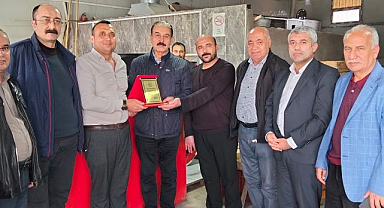 Fazla yardımı kabul etmeyen esnafa plaket