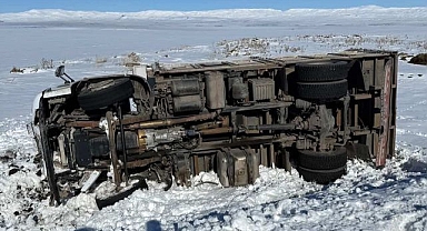 Feci kaza! hakimiyetini kaybetti takla attı, yaralılar var 