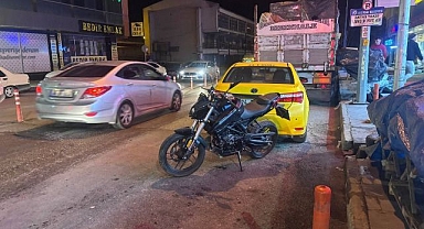 Feci kaza! motosikletle otomobil çarpıştı