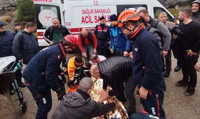 Feci kaza! Uçuruma yuvarlanan araç sürücüsü ağır yaralı