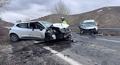 Feci kazada araçlar hurdaya döndü!