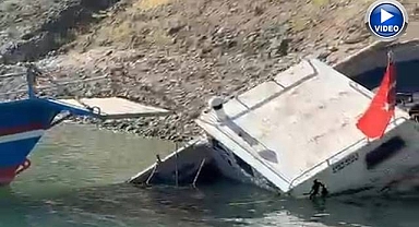 Fırtınaya dayanamadı suya gömüldü!