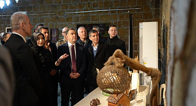 Geri dönüşüm kadın eliyle sanata dönüştü