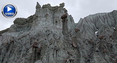 Görüntüsüyle peri bacalarını andırıyor