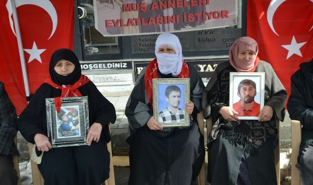 Gözü yaşlı annelerin evlat nöbeti sürüyor