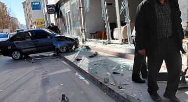 Hakimiyetini kaybedince mağazaya daldı!