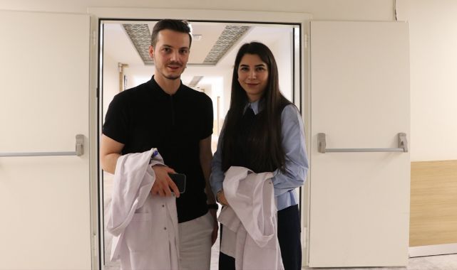 Hem hayat arkadaşı hem meslektaşı! Erzurum'da hastalara şifa oluyorlar