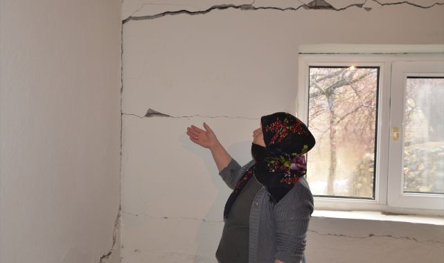 Heyelan evleri de vurdu! Duvarlarda çatlaklar oluştu