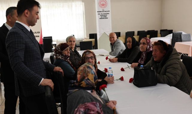 Huzurevi sakinleriyle bayramlaşıldı