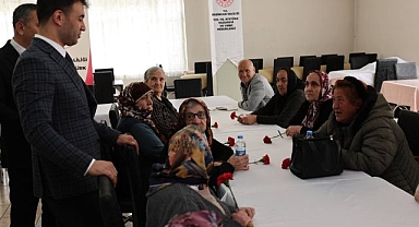 Huzurevi sakinleriyle bayramlaşıldı