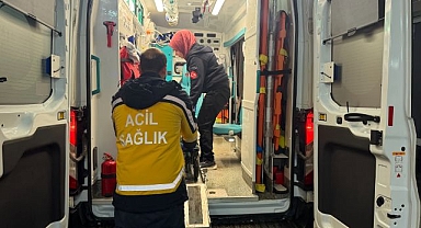 İki araç kafa kafaya çarpıştı!