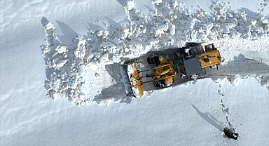 İlkbaharda karla mücadele sürüyor