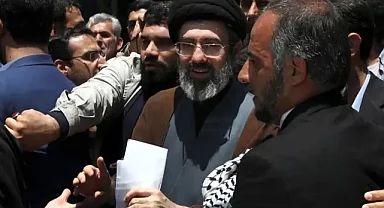 İran'da yeni dini lider Mücteba Hamaney oldu