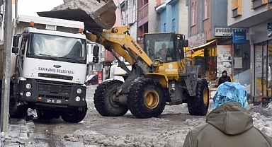 İş makineleriyle şehir dışına taşındılar