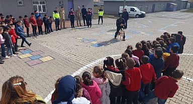 Jandarmadan öğrencilere güvenlik ve trafik eğitimi   