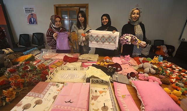 Kadınlar Gazze'ye destek için birlikte üretiyor