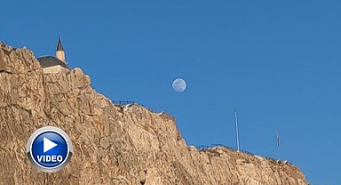 Kale'de gökyüzü şöleni: Şişkin ay tarihle buluştu