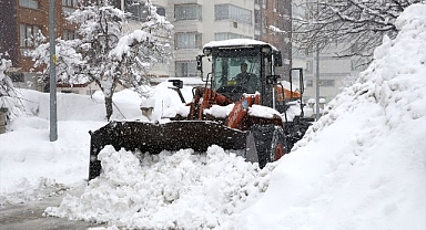 Kar nedeniyle 470 yerleşim yerine ulaşım sağlanamıyor