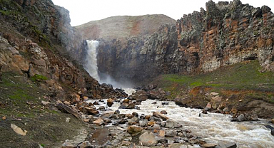 Kar sularının erimesiyle akarsular coştu