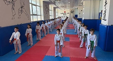 Karate antrenmanları hız kesmeden sürüyor   
