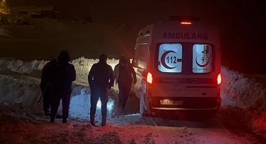 Kardan kapanan köy yolunda zamanla yarıştılar