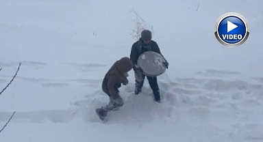 Kardeşlerin ilginç kayması kamerada