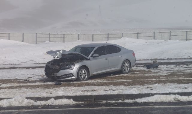 Kaymakamın bulunduğu araç kaza yaptı