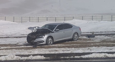 Kaymakamın bulunduğu araç kaza yaptı