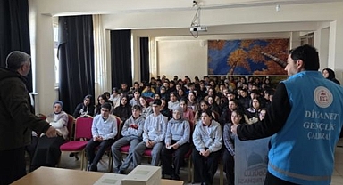 Kitaplar müftülükten gayret gençlerden   