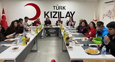 Kızılay üniversite öğrencileriyle birlikte, Anne elli iftarı