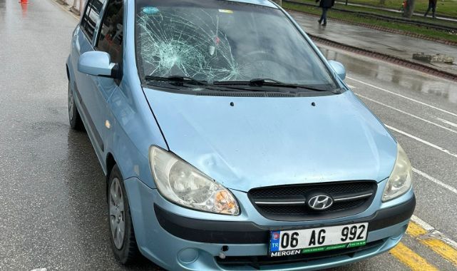 Kontrolden çıkan otomobil yayaya çarptı: 2 yaralı