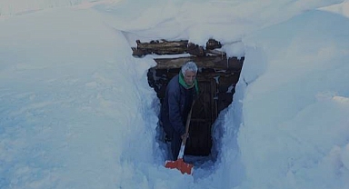 Köy kara gömüldü!