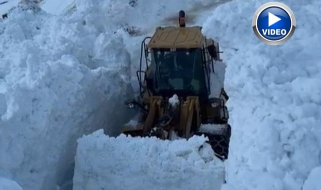 Köy yoluna çığ düştü! Ulaşım durdu