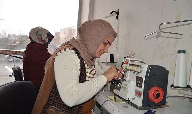 Meslek edinip aile ekonomilerine katkı sağlıyorlar