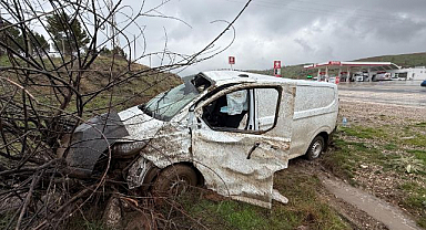 Midibüs şarampole girdi!