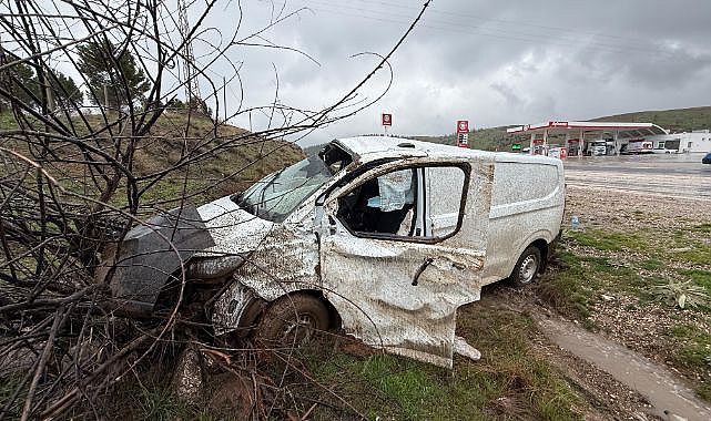 Midibüs şarampole girdi!