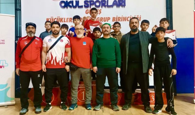 Minik güreşçilerden büyük başarı   