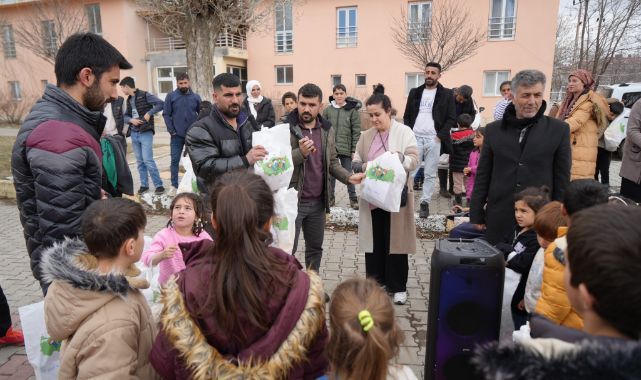 Miniklerin yüzünü güldürdüler