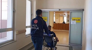 Motosikleti devrildi altında kaldı!