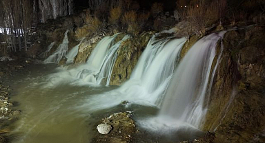 Muradiye şelalesi görenleri büyüledi 