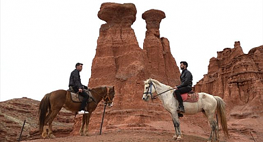 Narman Peribacaları'nda at sırtında masalsı yolculuk