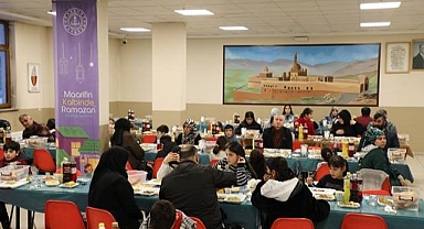 Öğrenci ve velilere iftar yemeği