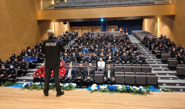 Öğrencilere deprem tatbikatı