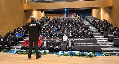 Öğrencilere deprem tatbikatı